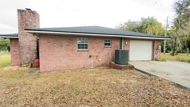 2105 VICKERY LANE, Dover, FL 33527