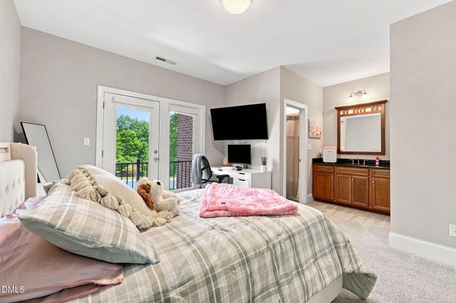 120 Rolling Meadows Lane S, Chapel Hill, NC 27517