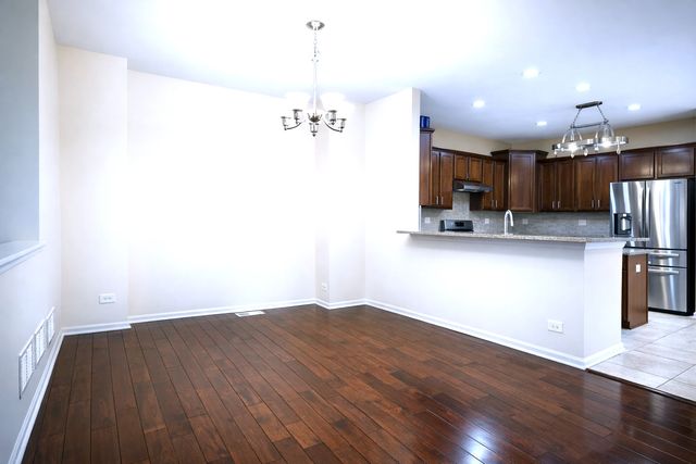 462 GROSVENOR Lane, Aurora, IL 60504