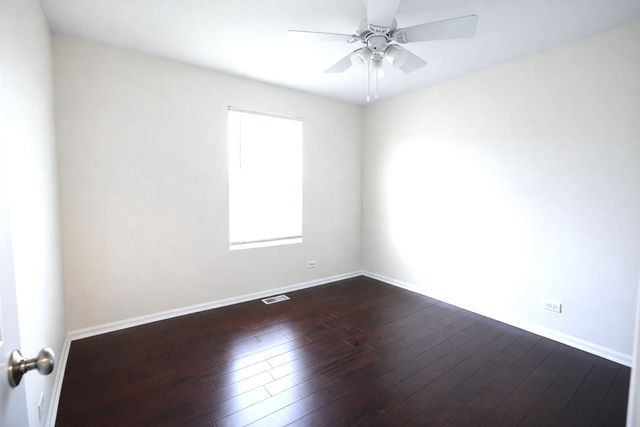 462 GROSVENOR Lane, Aurora, IL 60504