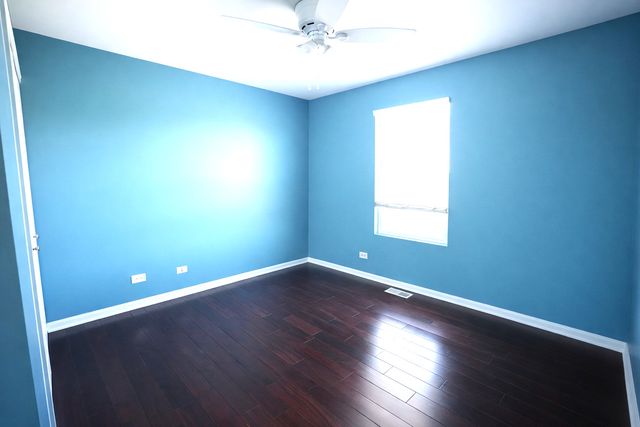 462 GROSVENOR Lane, Aurora, IL 60504