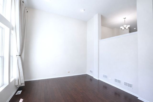 462 GROSVENOR Lane, Aurora, IL 60504