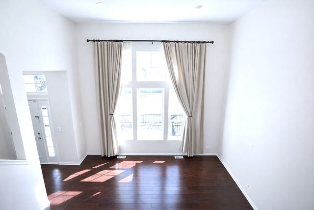 462 GROSVENOR Lane, Aurora, IL 60504