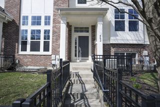 462 GROSVENOR Lane, Aurora, IL 60504