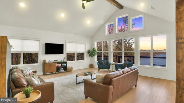 283 OWASSA DR, Pocono Lake, PA 18347