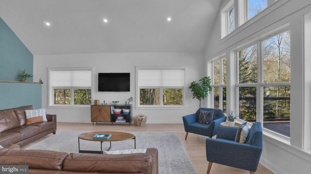 283 OWASSA DR, Pocono Lake, PA 18347