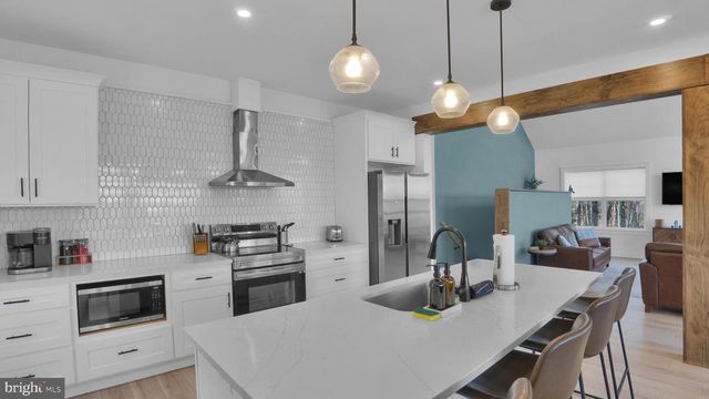 283 OWASSA DR, Pocono Lake, PA 18347