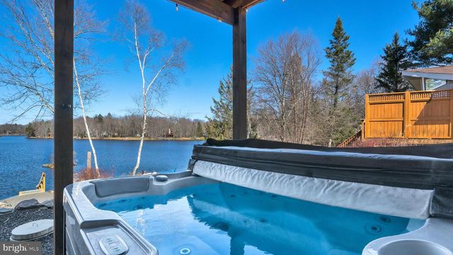 283 OWASSA DR, Pocono Lake, PA 18347