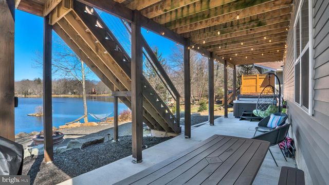 283 OWASSA DR, Pocono Lake, PA 18347