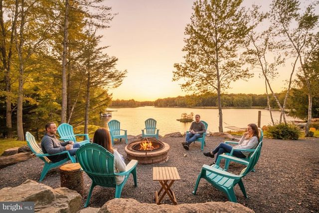 283 OWASSA DR, Pocono Lake, PA 18347