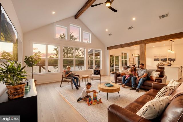 283 OWASSA DR, Pocono Lake, PA 18347