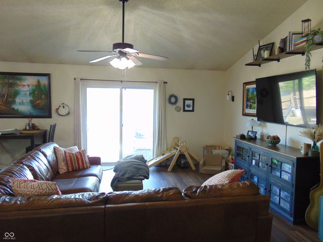 982 Youngs Creek Drive, Franklin, IN 46131