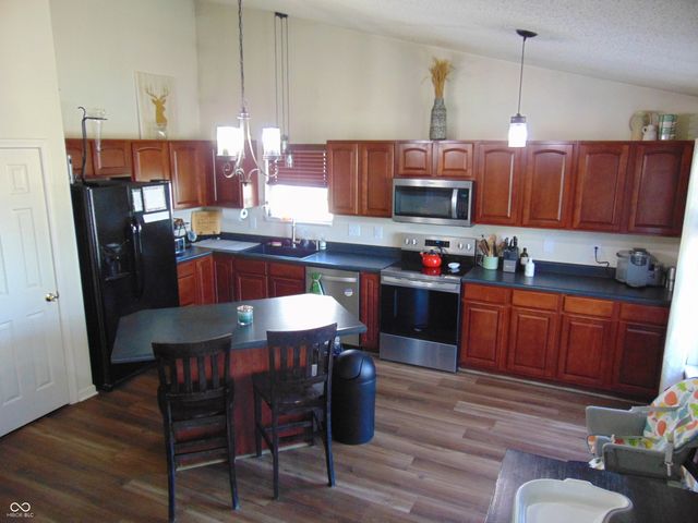 982 Youngs Creek Drive, Franklin, IN 46131