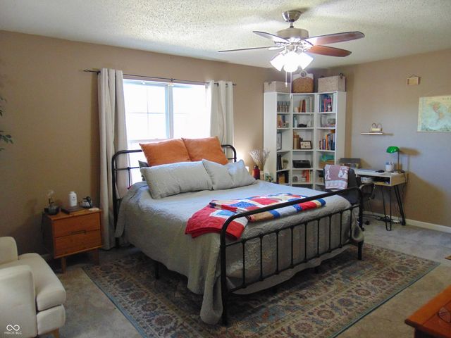 982 Youngs Creek Drive, Franklin, IN 46131