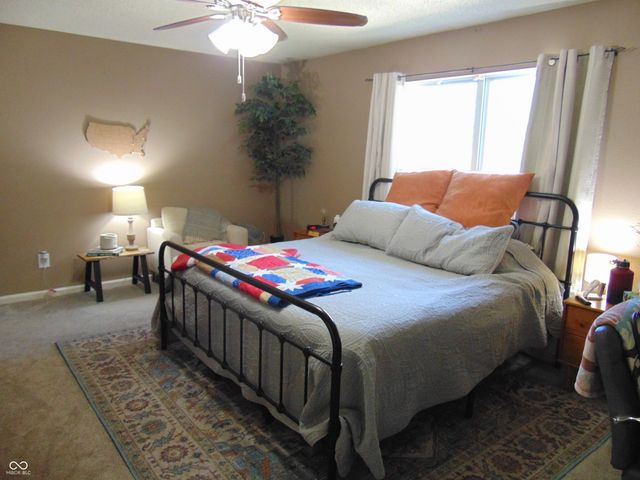 982 Youngs Creek Drive, Franklin, IN 46131