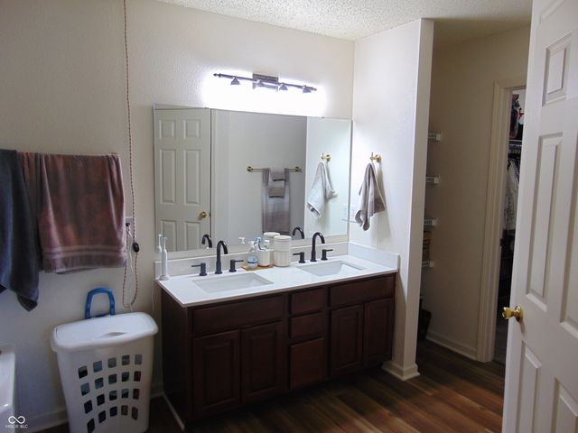 982 Youngs Creek Drive, Franklin, IN 46131