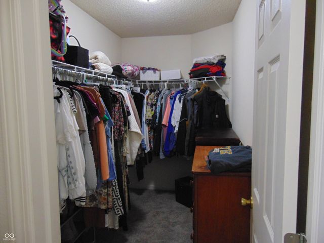982 Youngs Creek Drive, Franklin, IN 46131