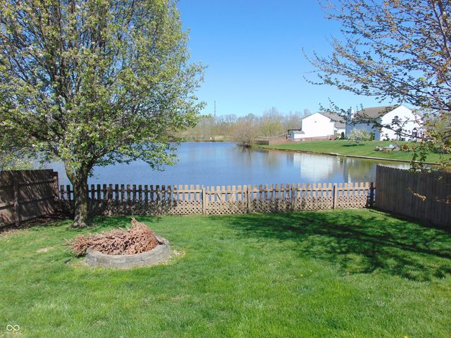 982 Youngs Creek Drive, Franklin, IN 46131