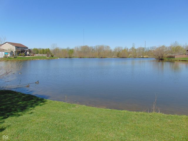 982 Youngs Creek Drive, Franklin, IN 46131
