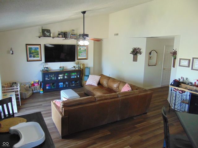982 Youngs Creek Drive, Franklin, IN 46131
