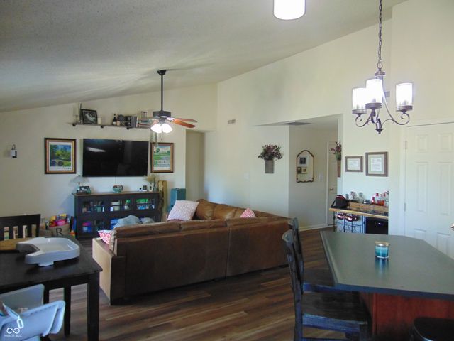 982 Youngs Creek Drive, Franklin, IN 46131