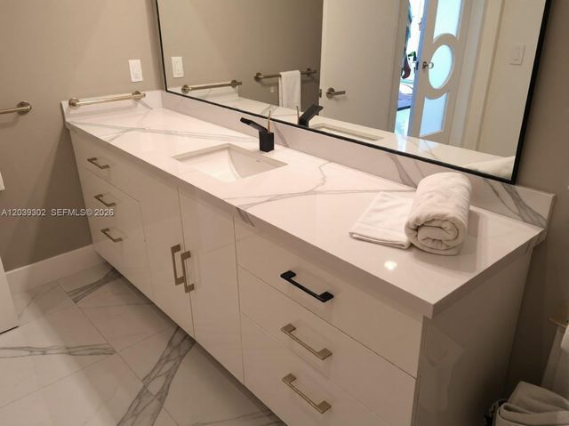 10180 W Bay Harbor Drive 0, Bay Harbor Islands, FL 33154