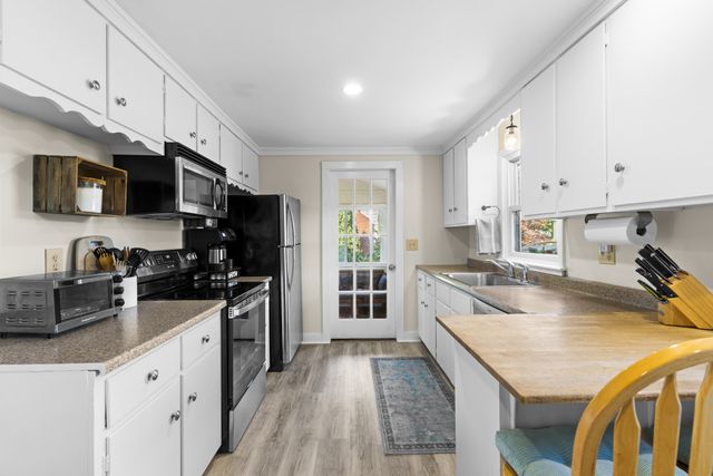 262 Main St, Rowley, MA 01969