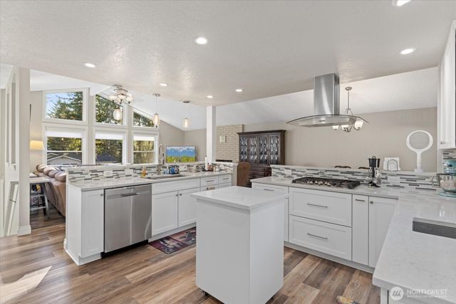 3718 NE 189th Place, Lake Forest Park, WA 98155