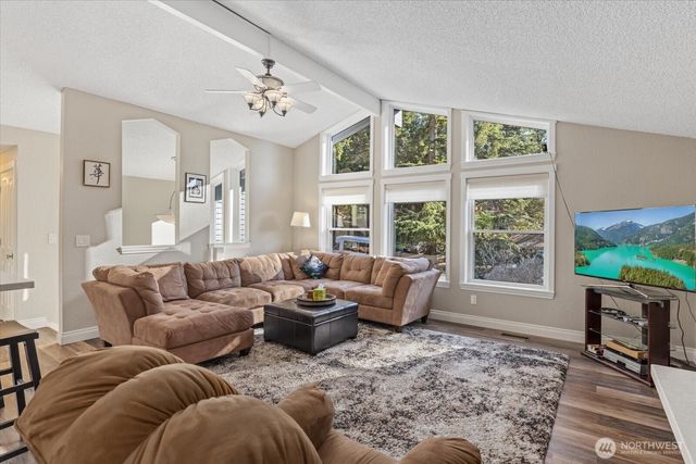 3718 NE 189th Place, Lake Forest Park, WA 98155