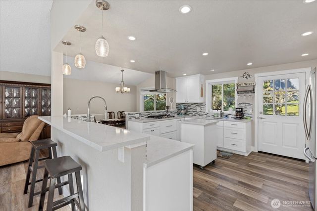 3718 NE 189th Place, Lake Forest Park, WA 98155