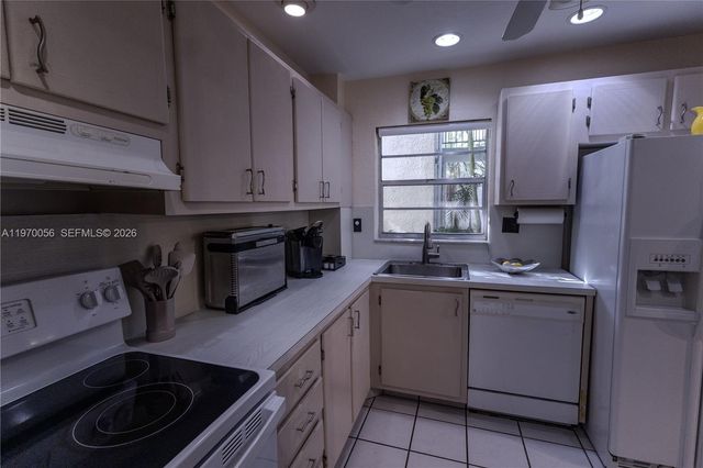 8931 N New River Canal Road 1E, Plantation, FL 33324
