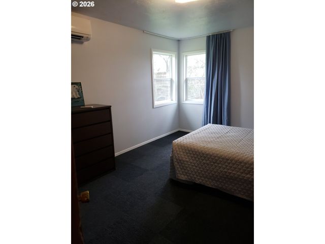 1441 W MAIN St, Molalla, OR 97038