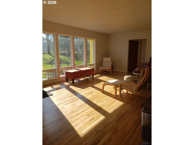 1441 W MAIN St, Molalla, OR 97038