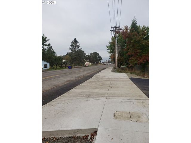 1441 W MAIN St, Molalla, OR 97038