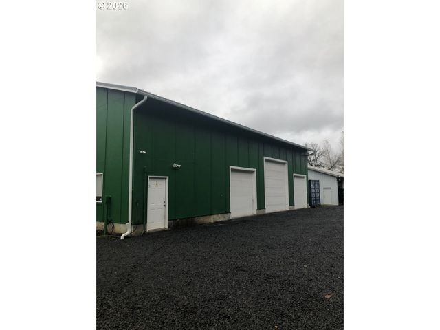 1441 W MAIN St, Molalla, OR 97038