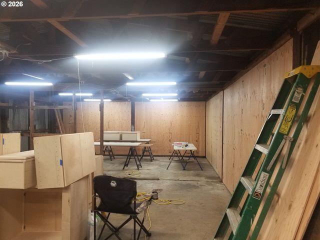 1441 W MAIN St, Molalla, OR 97038