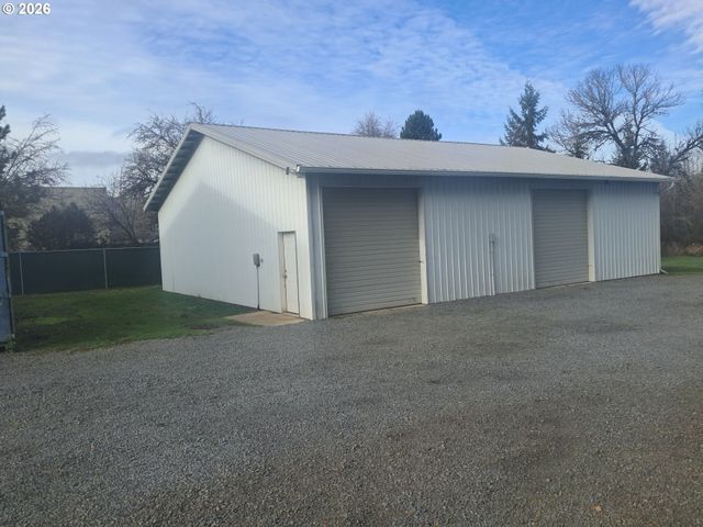 1441 W MAIN St, Molalla, OR 97038