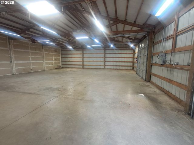 1441 W MAIN St, Molalla, OR 97038