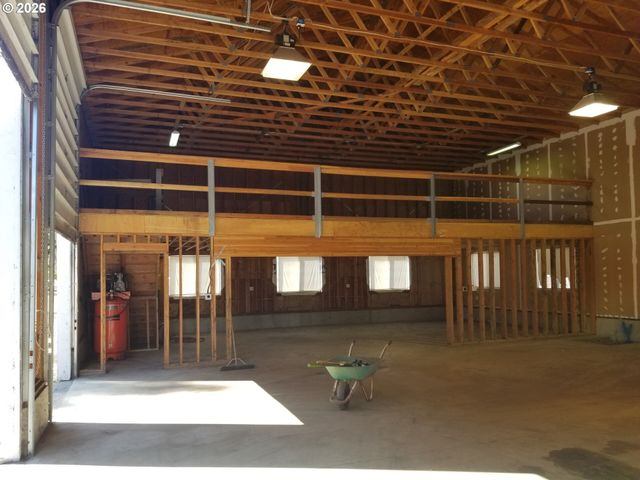 1441 W MAIN St, Molalla, OR 97038