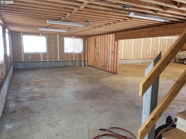 1441 W MAIN St, Molalla, OR 97038