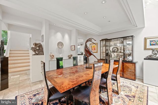 6 HUNT CLUB LN, Malvern, PA 19355