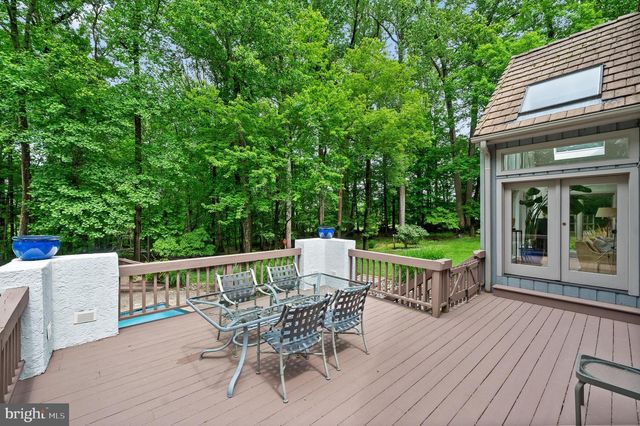 6 HUNT CLUB LN, Malvern, PA 19355