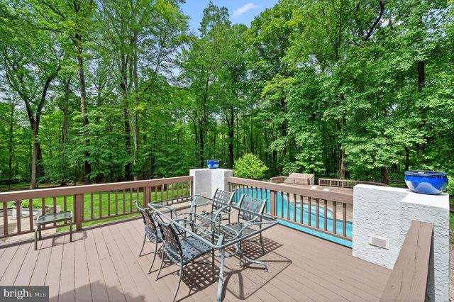 6 HUNT CLUB LN, Malvern, PA 19355