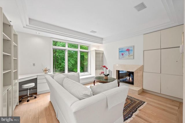 6 HUNT CLUB LN, Malvern, PA 19355