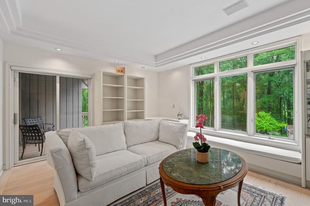 6 HUNT CLUB LN, Malvern, PA 19355