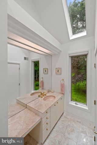 6 HUNT CLUB LN, Malvern, PA 19355