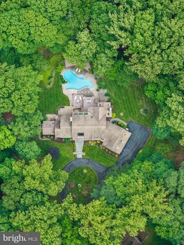 6 HUNT CLUB LN, Malvern, PA 19355