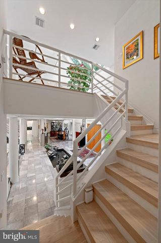 6 HUNT CLUB LN, Malvern, PA 19355