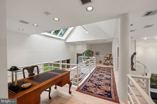 6 HUNT CLUB LN, Malvern, PA 19355