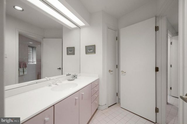 6 HUNT CLUB LN, Malvern, PA 19355